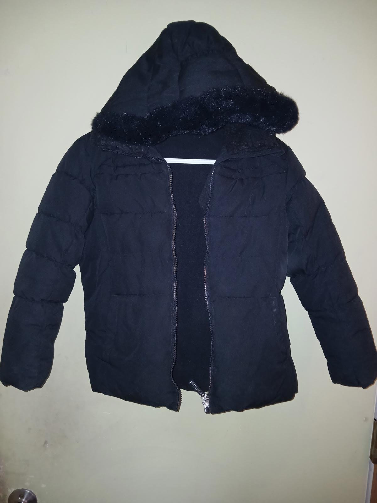 Zero xposure women's down jacket with a hood and faux fur trim. Good used condi
