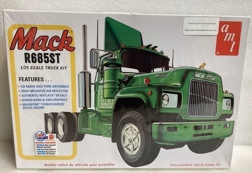 AMT 1/25 Mack R685ST Semi Tractor Model Kit