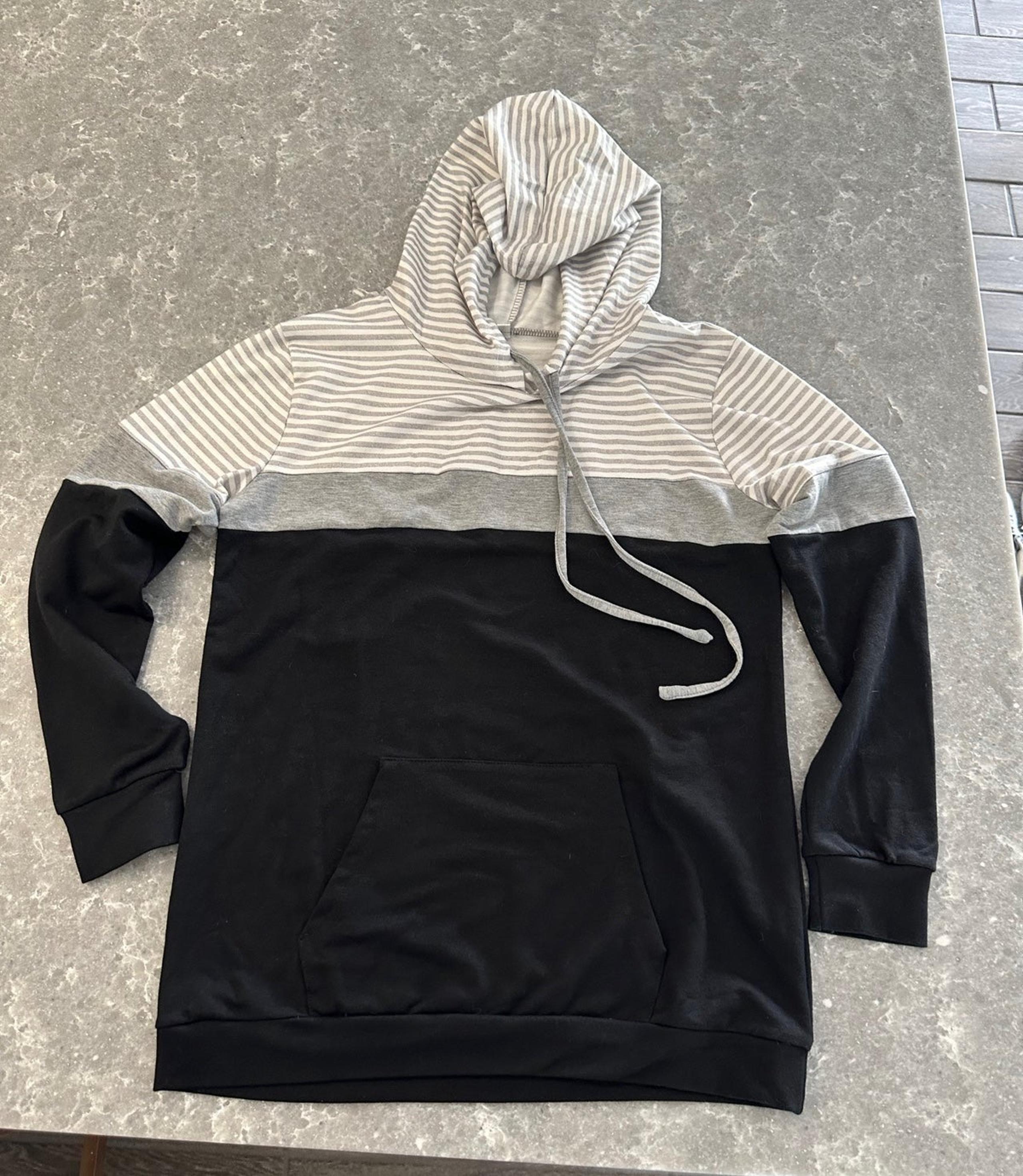 Hoodie pullover sweater size small fall