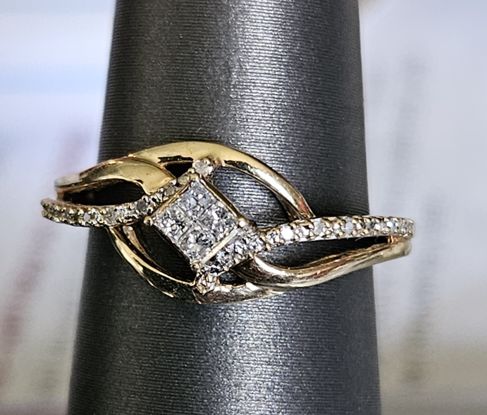 Princess & Round Diamonds Ring 10kt Yellow Gold