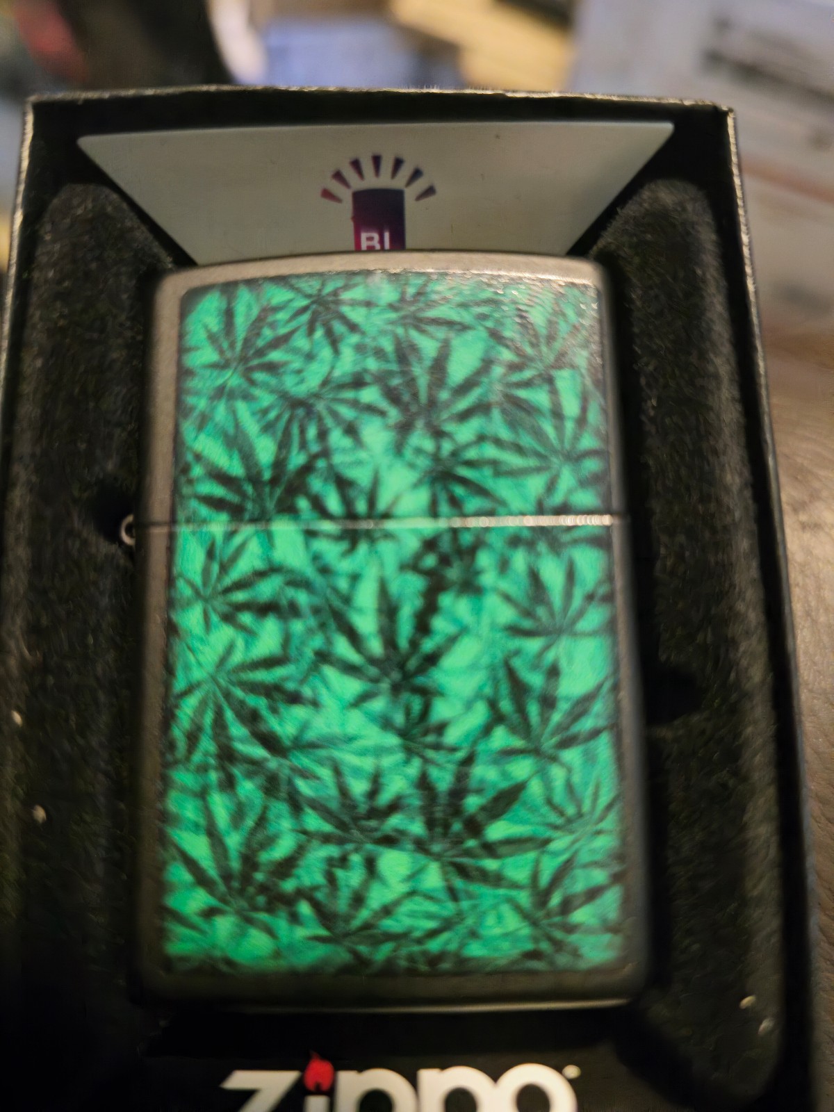 Glow In The Dark Hemp Leafs Design Zippo