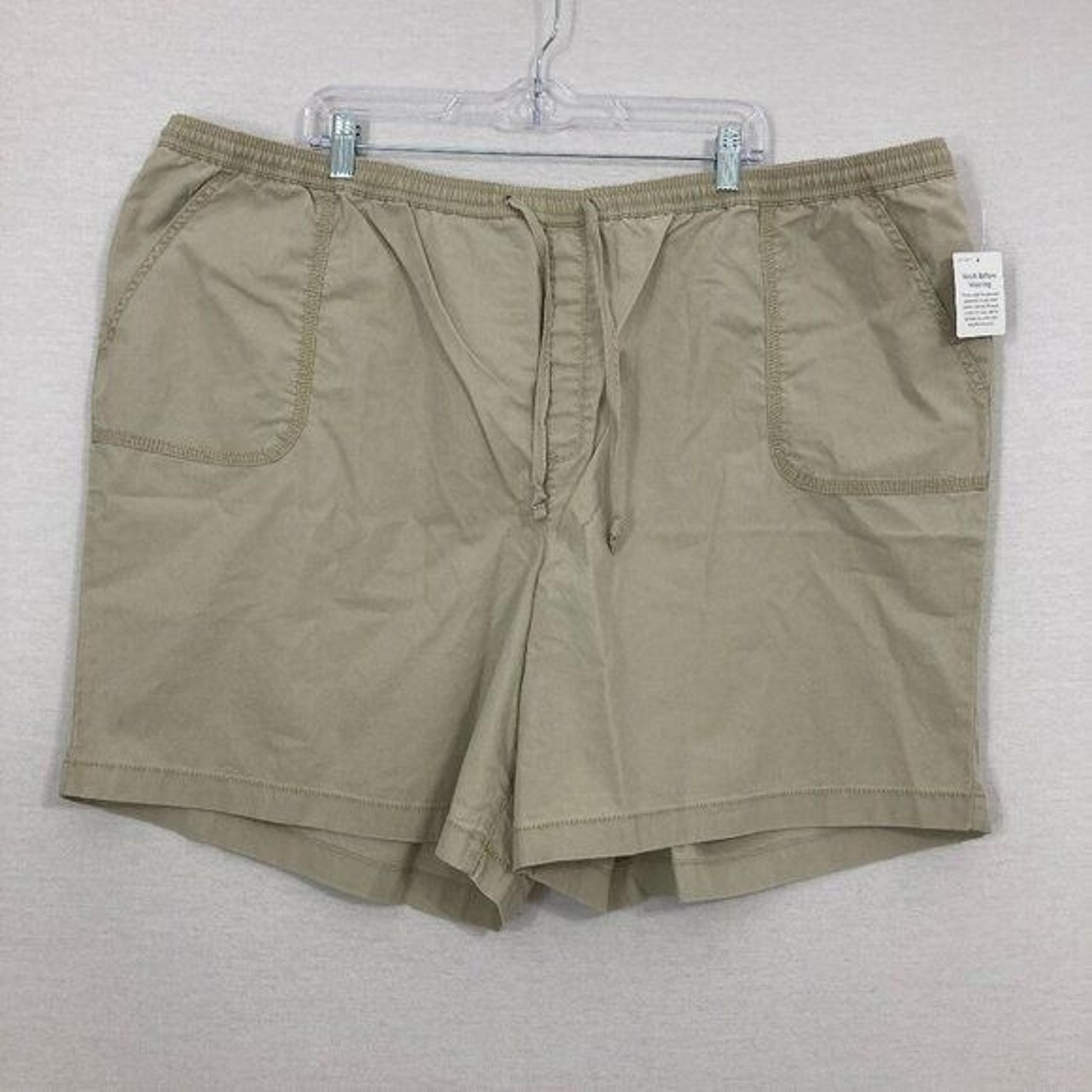 New L.L. Bean Women's Cream Tan Classic Fit Drawstring Pull-on Shorts size 26W
