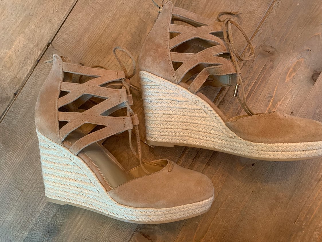 Gorgeous Laced Up Platform Wedges Brand
