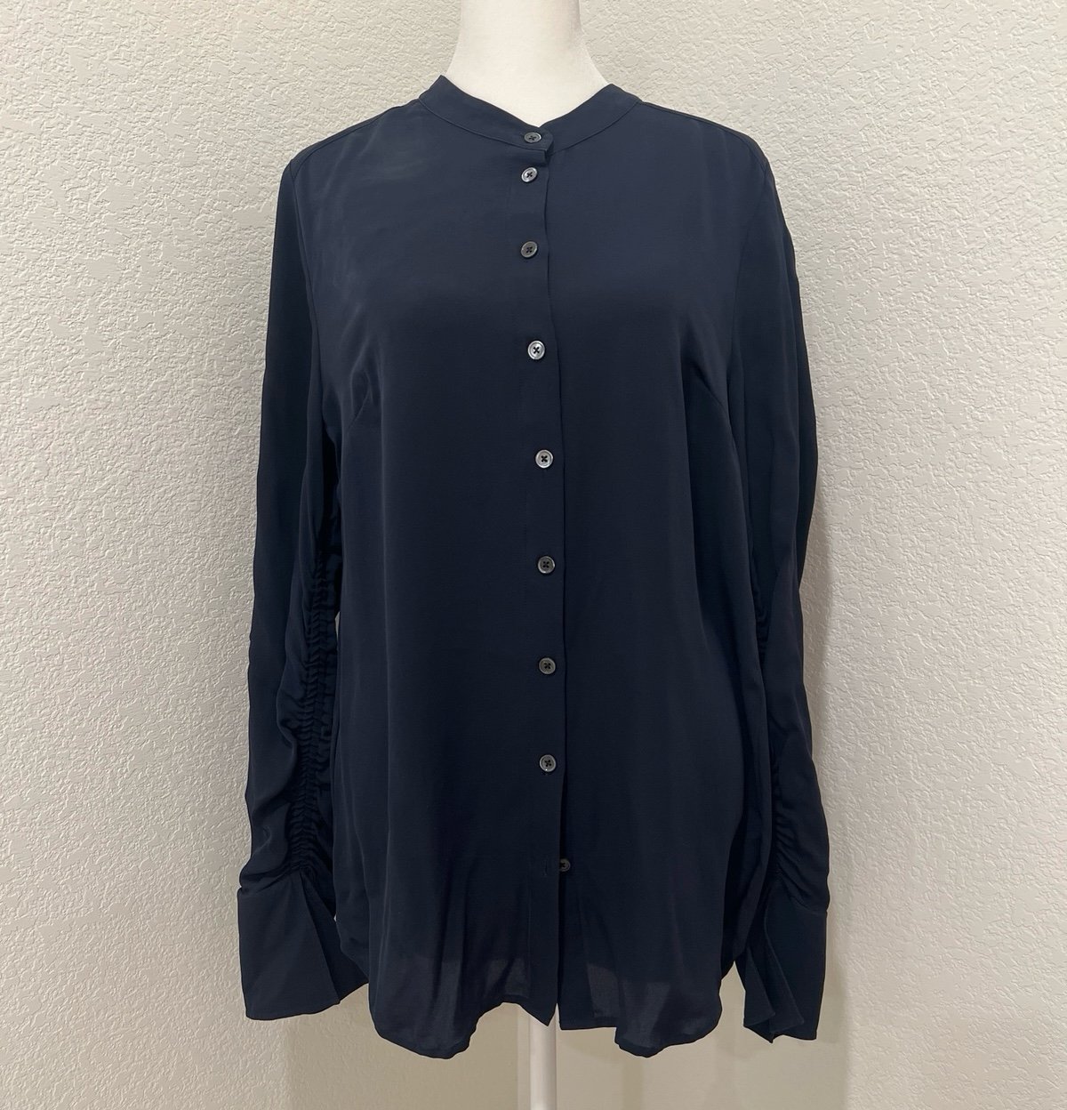 Veronica Beard Black button Blouse with ruched sleeves size 10