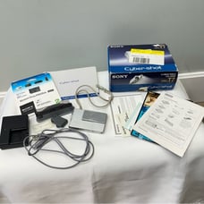 Sony Cyber-shot DSC-T7 digital cameral 5.1MP battery and battery charger + more