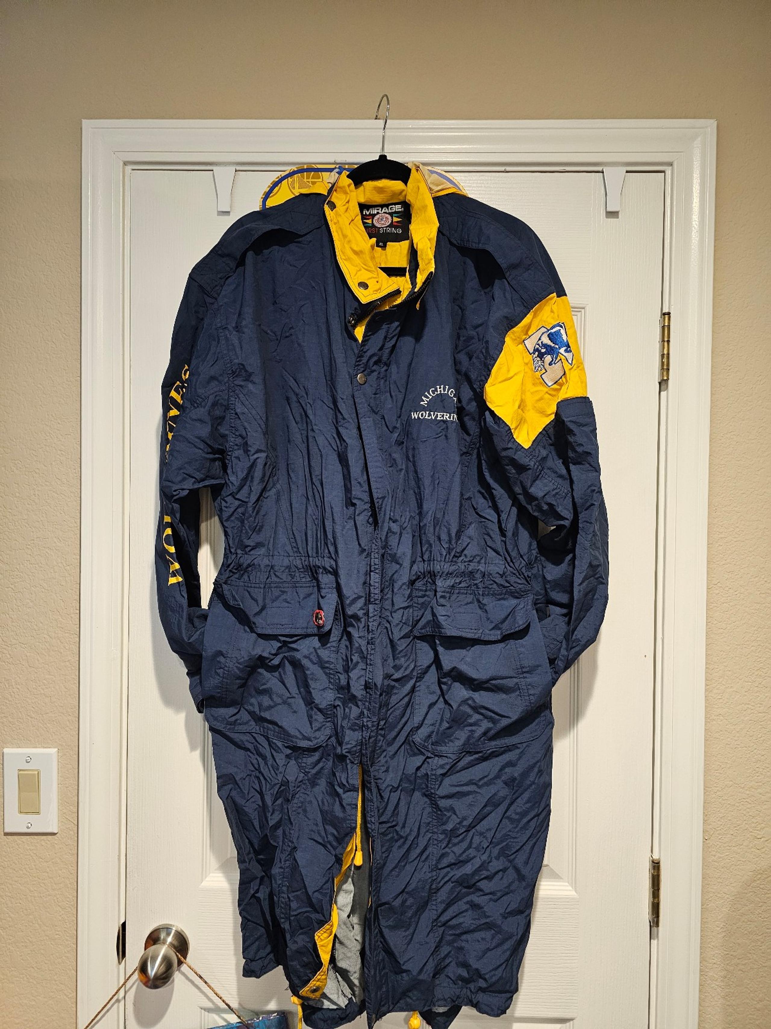 Vintage Mirage Michigan Wolverines stadium hooded jacket preowned smoke/petfree