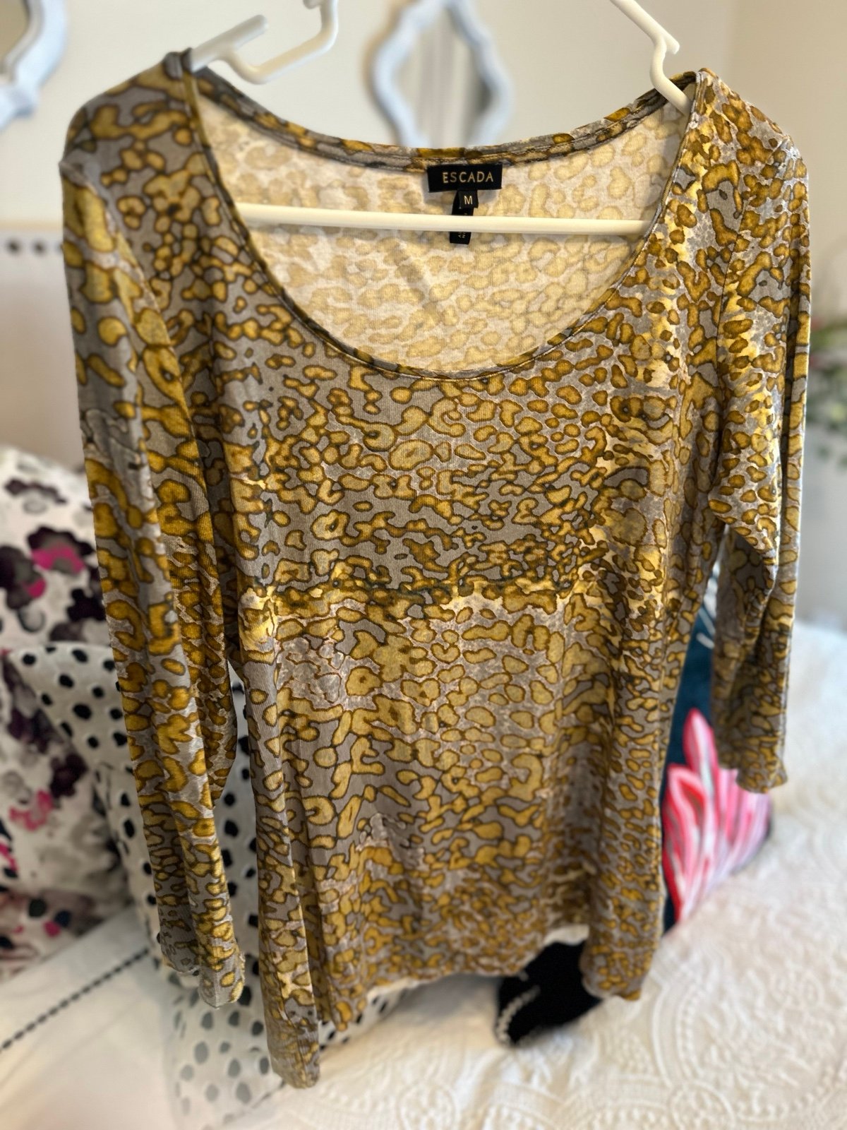 Escada 3/4 sleeve animal print knit top Size Medium