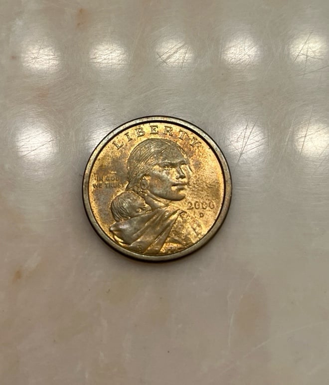 2000 D SACAGAWEA ONE DOLLAR COIN US LIBERTY GOLD COLOR