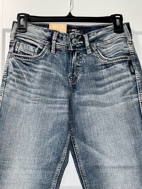 New w/Tags Distressed Silver Suki Capri Womens Jeans 26/L23.5**