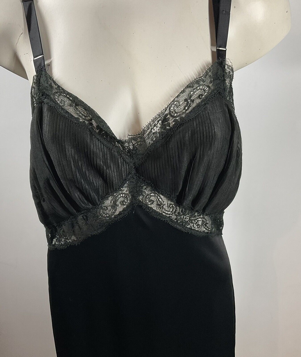 VTG 60’s Charmade Black Womens Slip Size 38 Lace Pleated Honeymoon Plunge