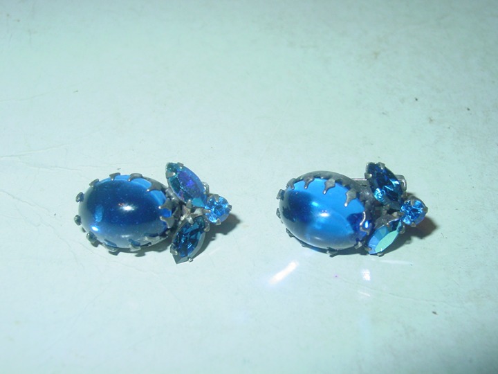 Regency Vintage Blue Rhinestone Clip Earrings