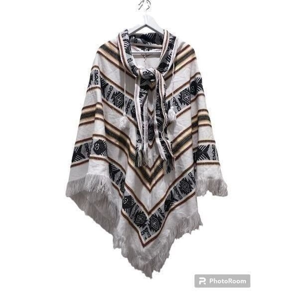 Vintage Western Artisan Aztec Cowichan Pom Pom Wool Fringe Poncho Cape