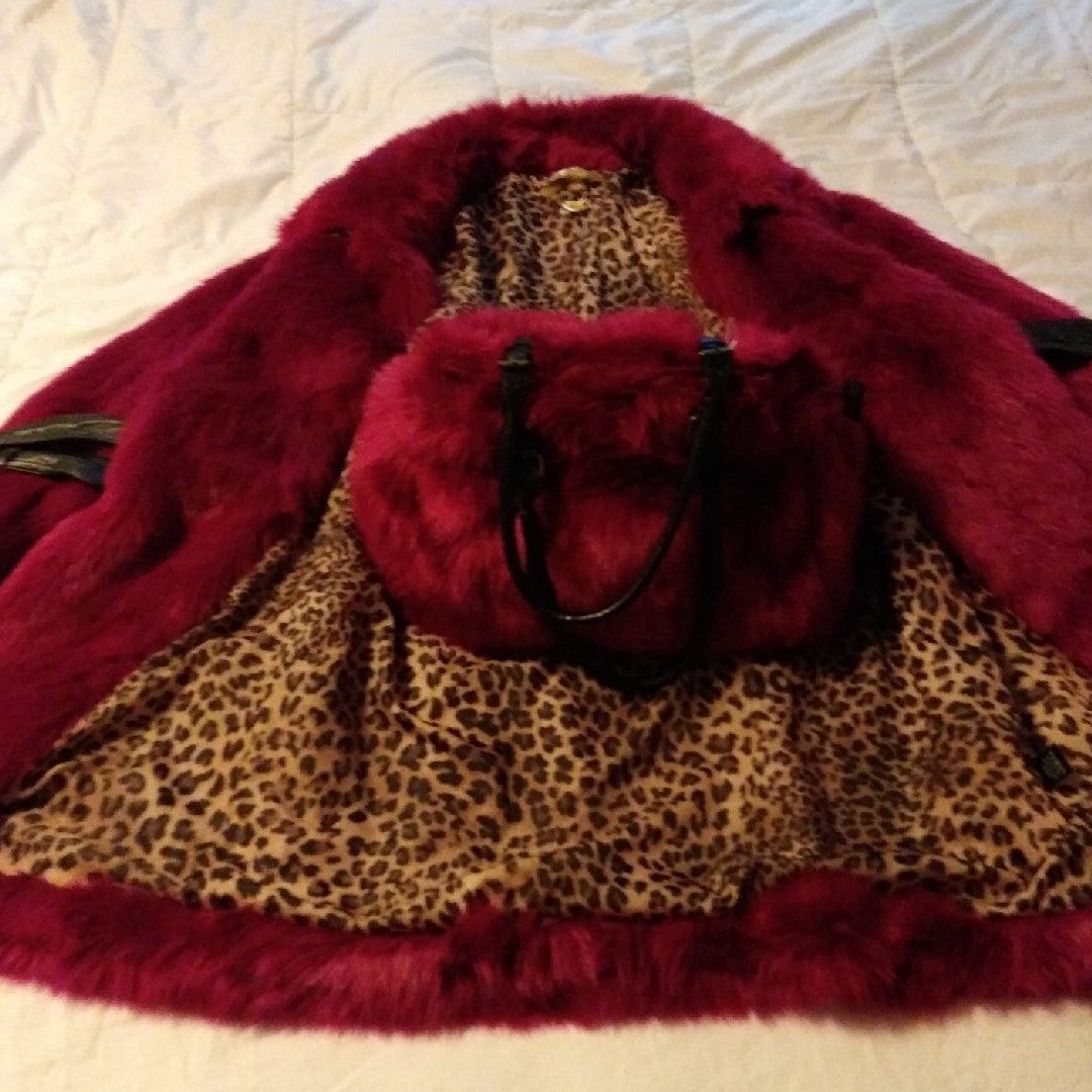 1 Donna Vinci Faux Fushsa coat and match