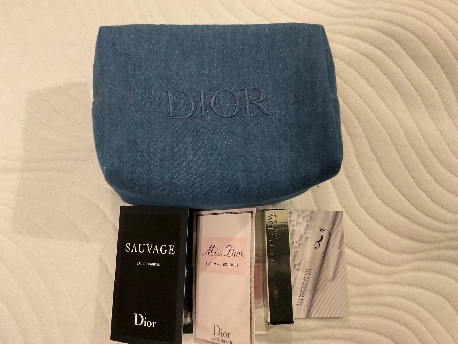 Cosmetic bag and samples new