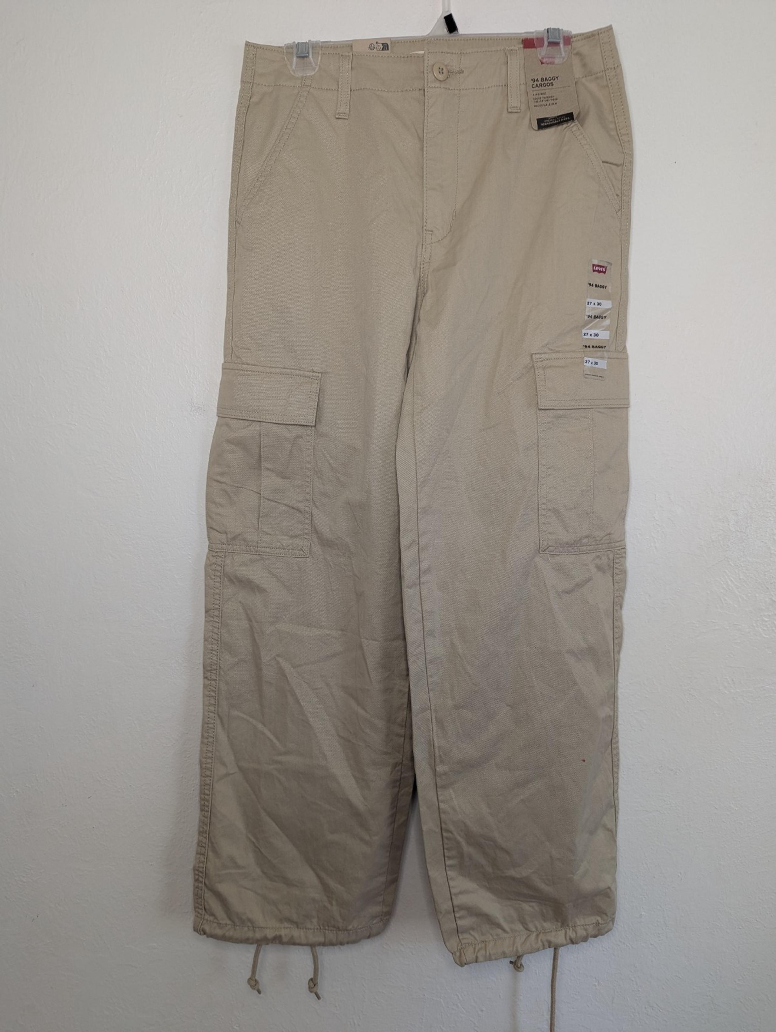 NWT Levi's Women's '94 Baggy Cargos Size 27x30