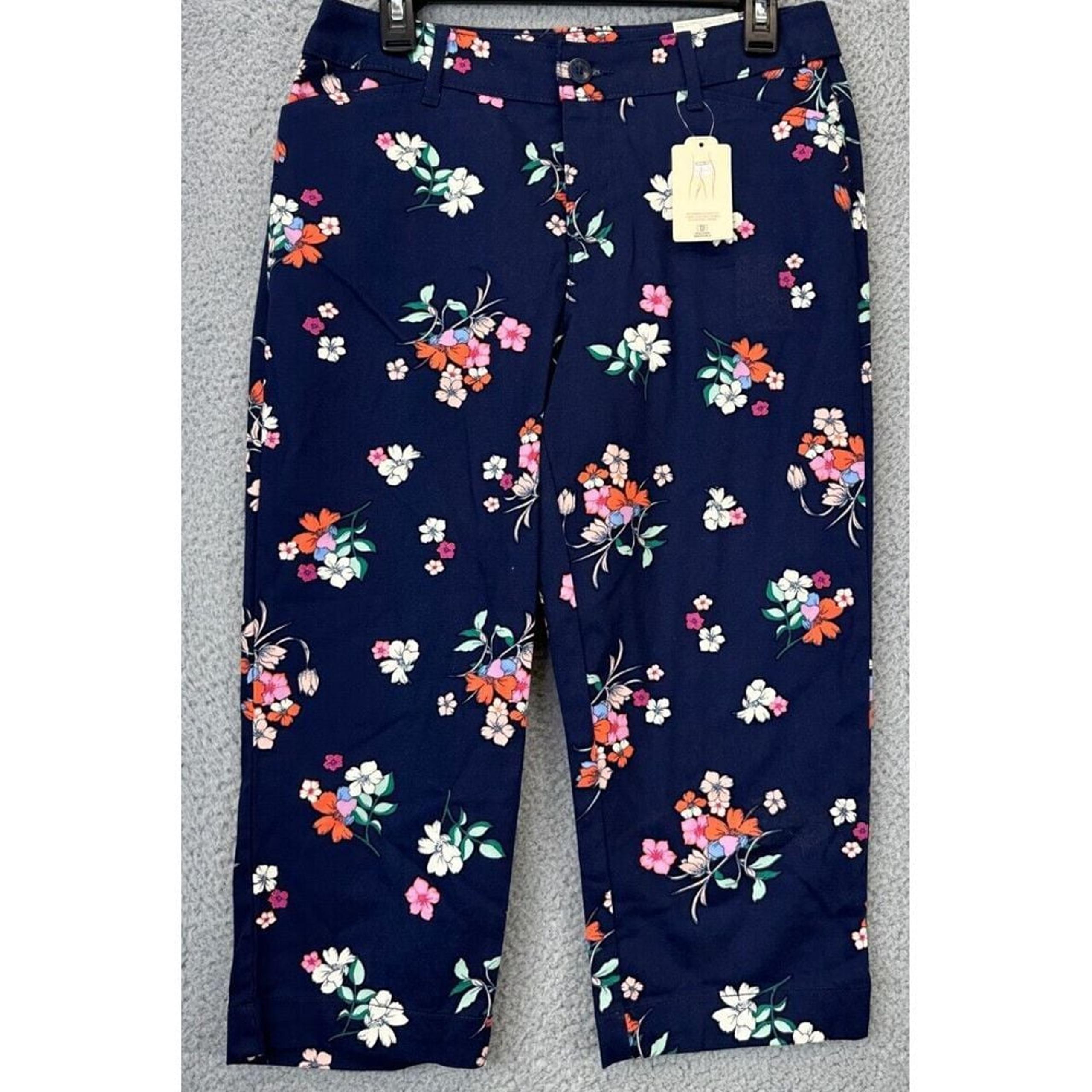 St. Johns Bay Pants Womens 8 Navy Blue Floral Capri Mid Rise Pockets Ladies NEW