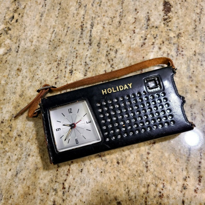 VINTAGE HOLIDAY TRANSISTOR CLOCK-RADIO-AUTOMATIC RADIO ALARM --READ!Parts Only