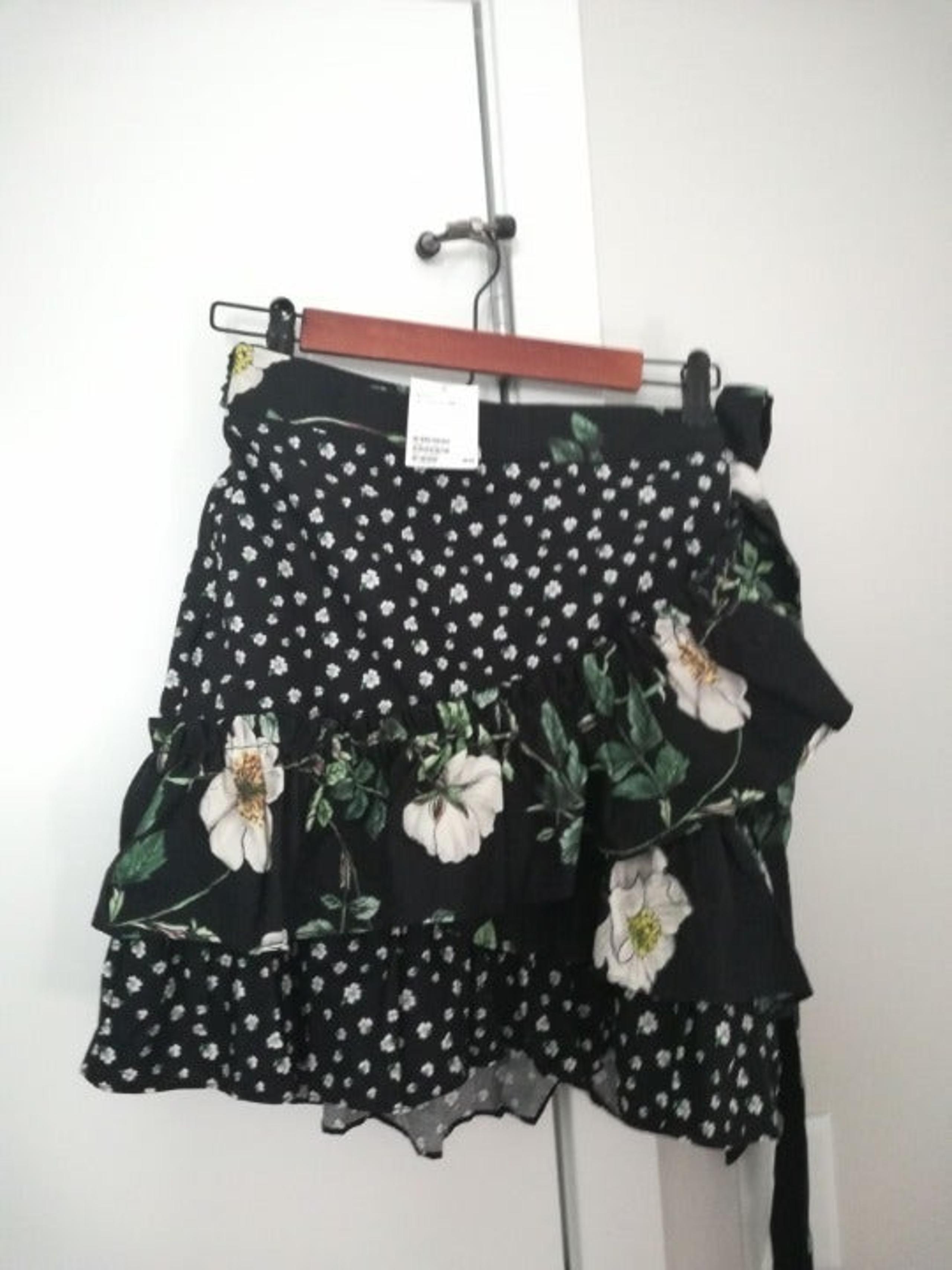 H&M Ruffle Wrap Skirt, Size 12 With tag
