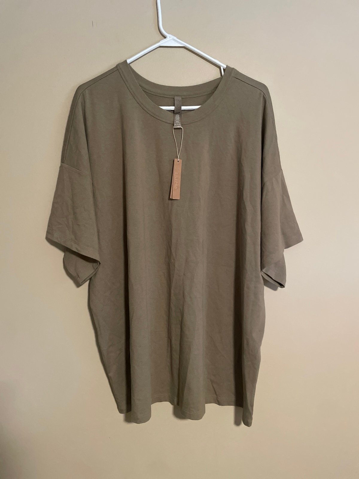 Skims Kim Kardashian Men’s Lounge Jersey Short Sleeve XL khaki new