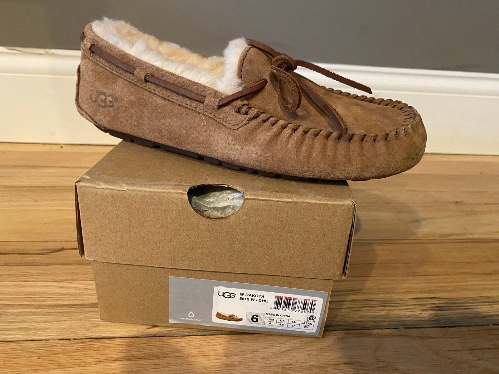 UGG Dakota moccasin