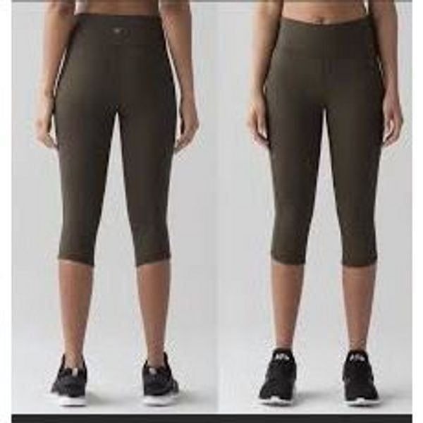 Lululemon Squad Goals Crop 17 Dark Olive size 6