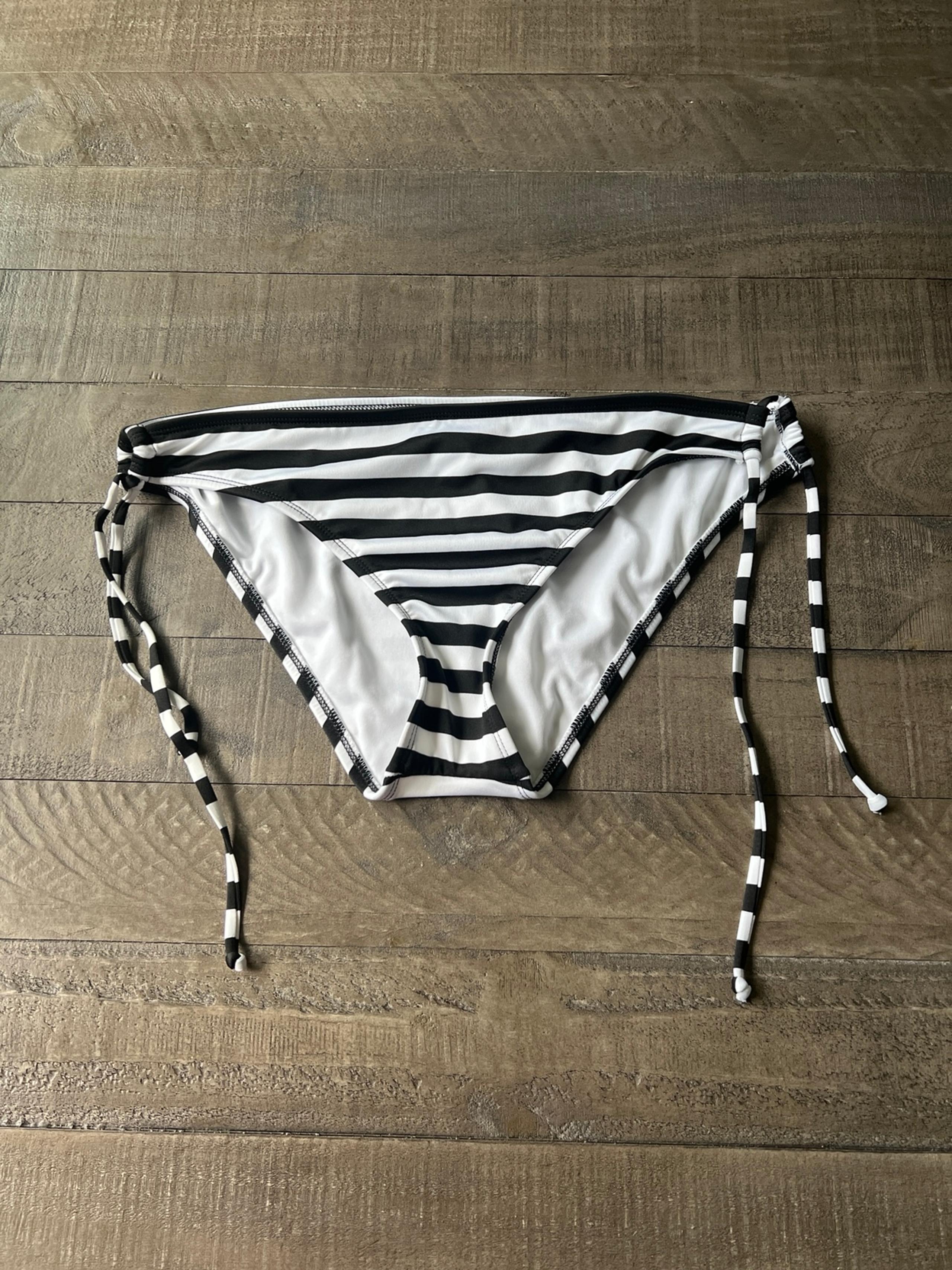Mossimo Supply Co. Women’s Black and White Stripped Bikini Bottoms Size XL