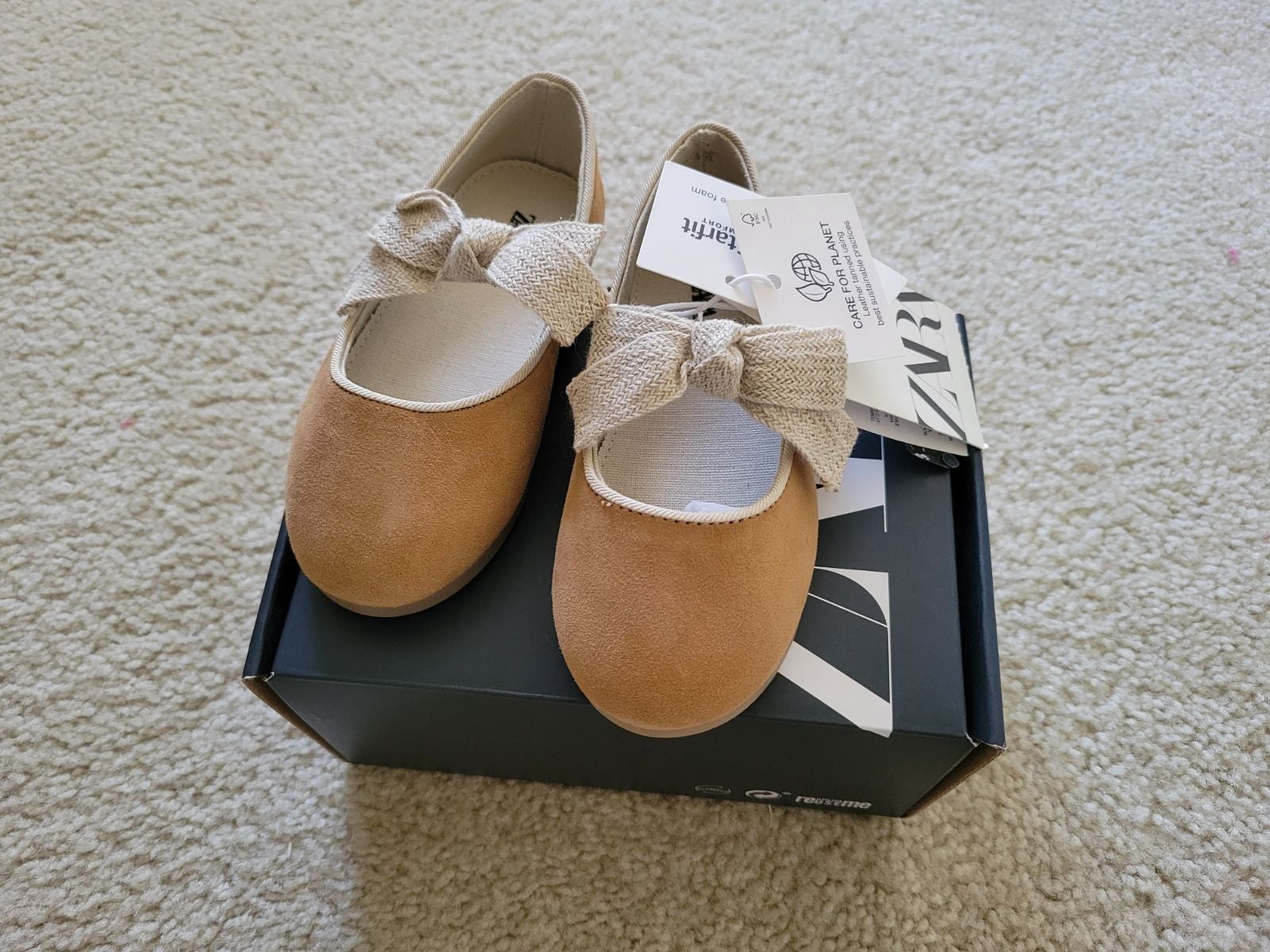 ZARA LEATHER ballet flats. Size 8 (24)