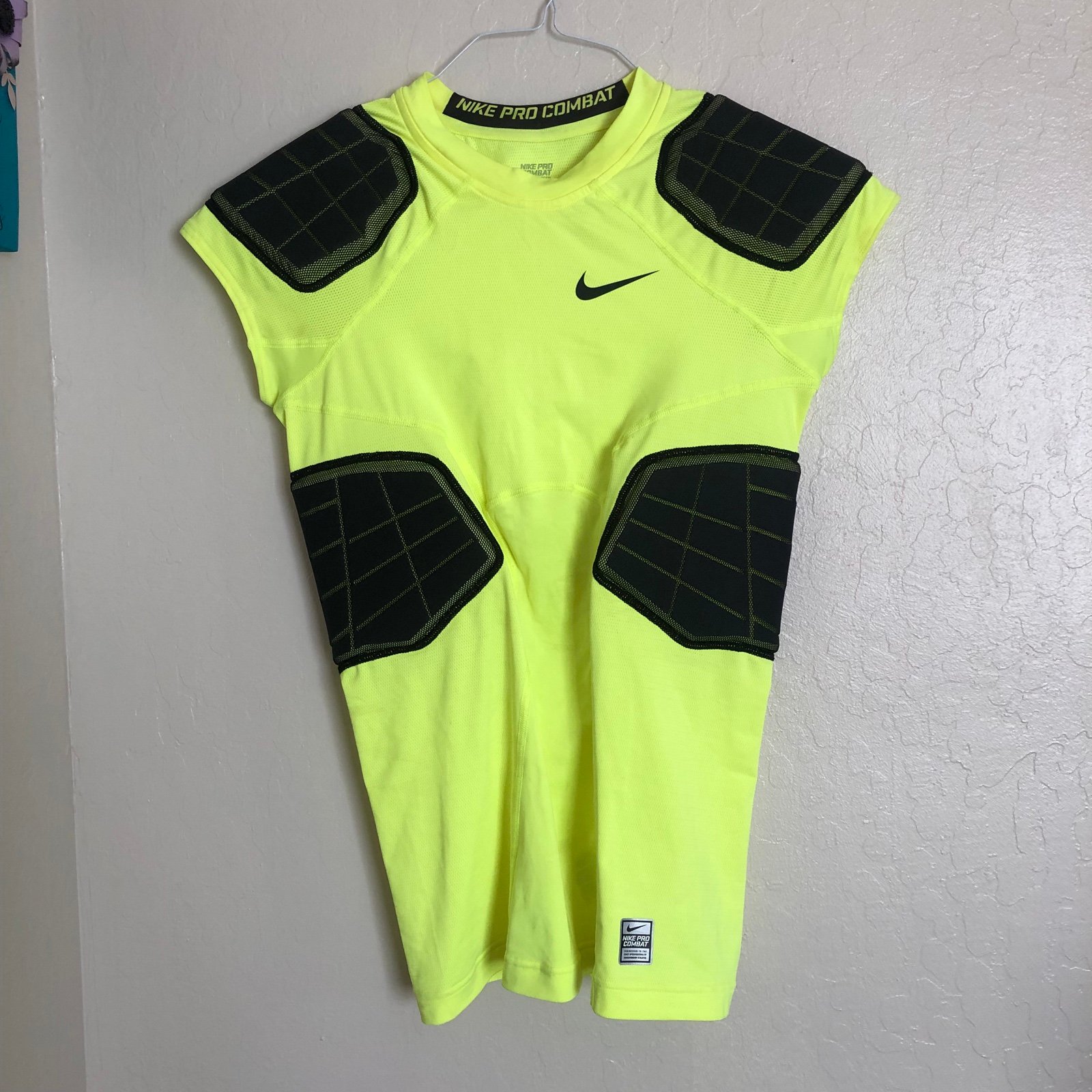 NIKE PRO COMBAT FOOTBALL COMPRESSION SHIRT NEON YELLOW SIZE MEDIUM