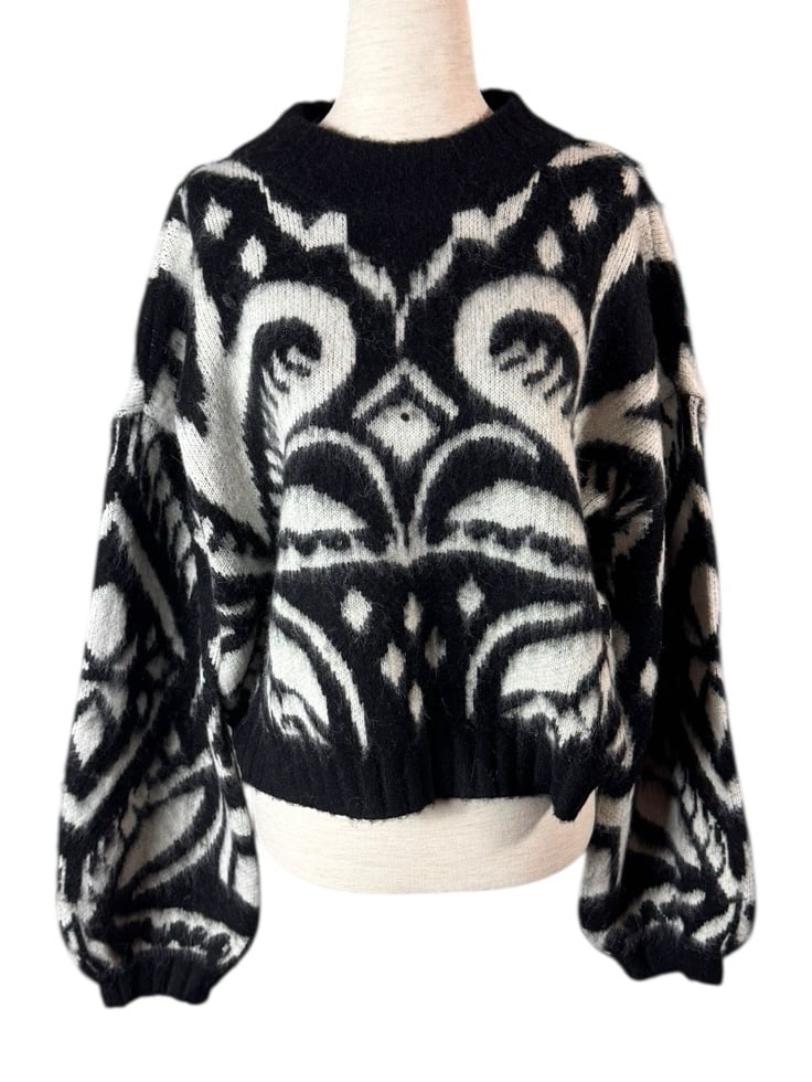 NEW Farm Rio Sz M Pineapple Ikat Black White Knit Long Puff Sleeve Knit Sweater