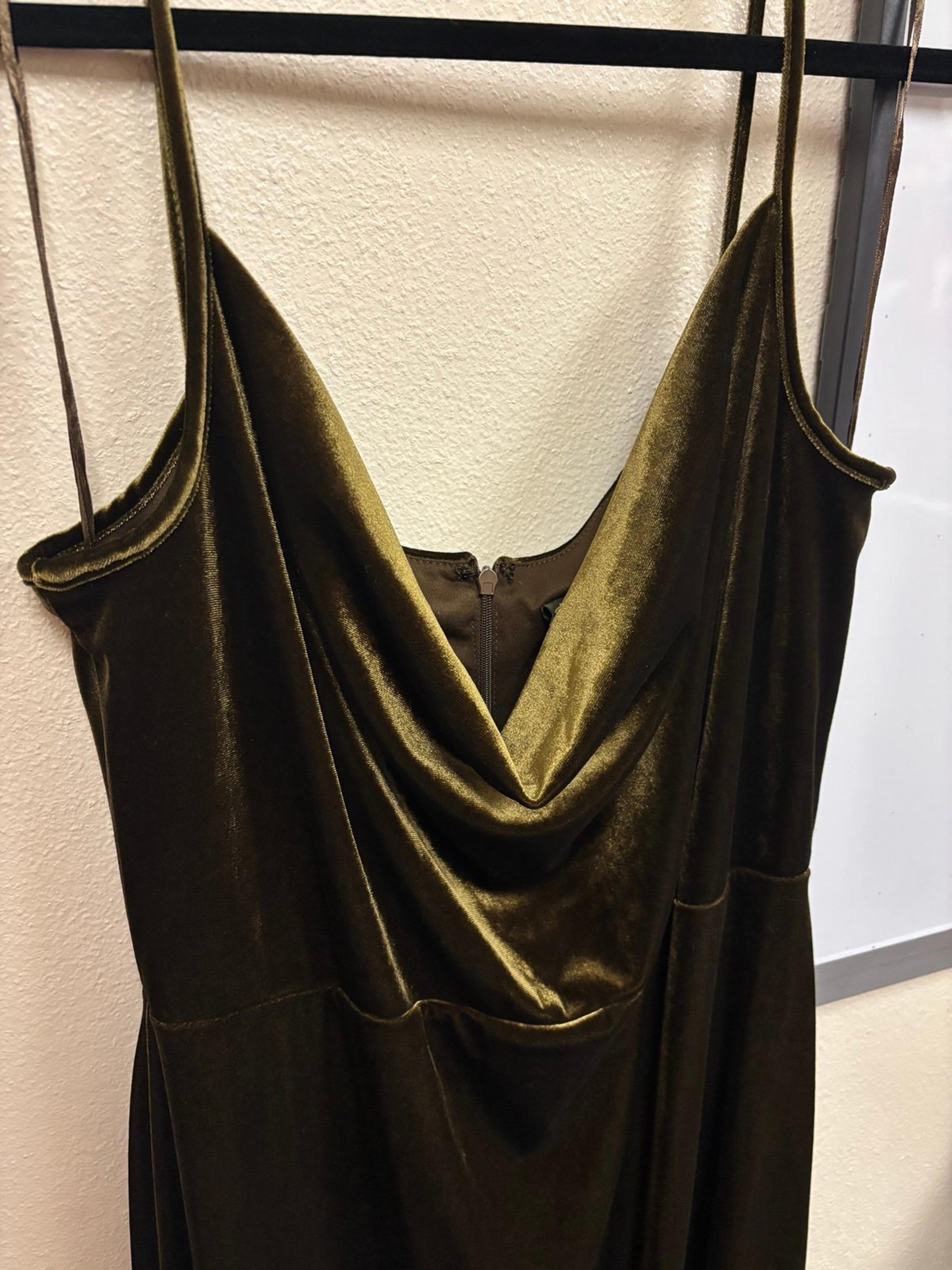 Women's Sleeveless Strappy Solid Dark Green Velvet Sheath Dress Taylor Size 16