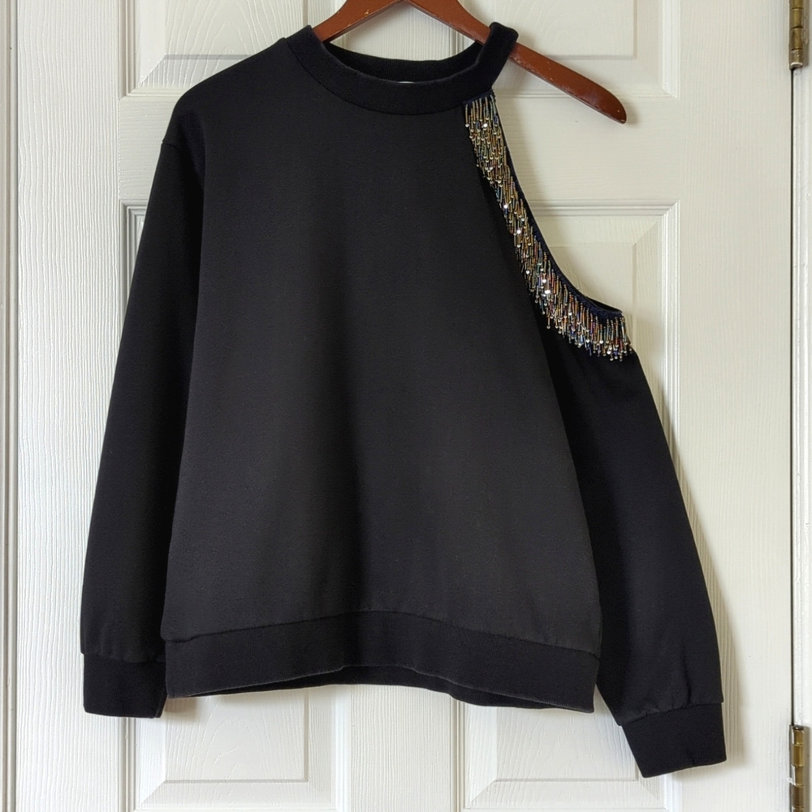 Stellah Bead Embellished Cutout Shoulder Pullover Crewneck Sweatshirt Black M
