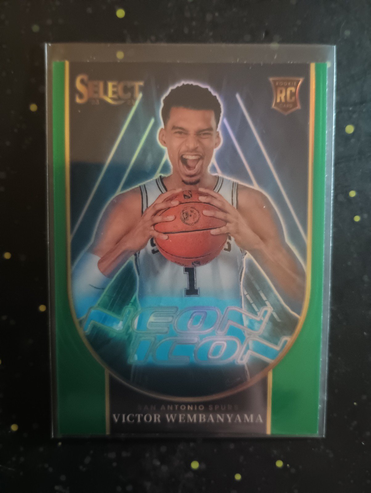 VICTOR WEMBANYAMA 2023 Select Basketball - Neon Icon - Green #13 (RC) Spurs