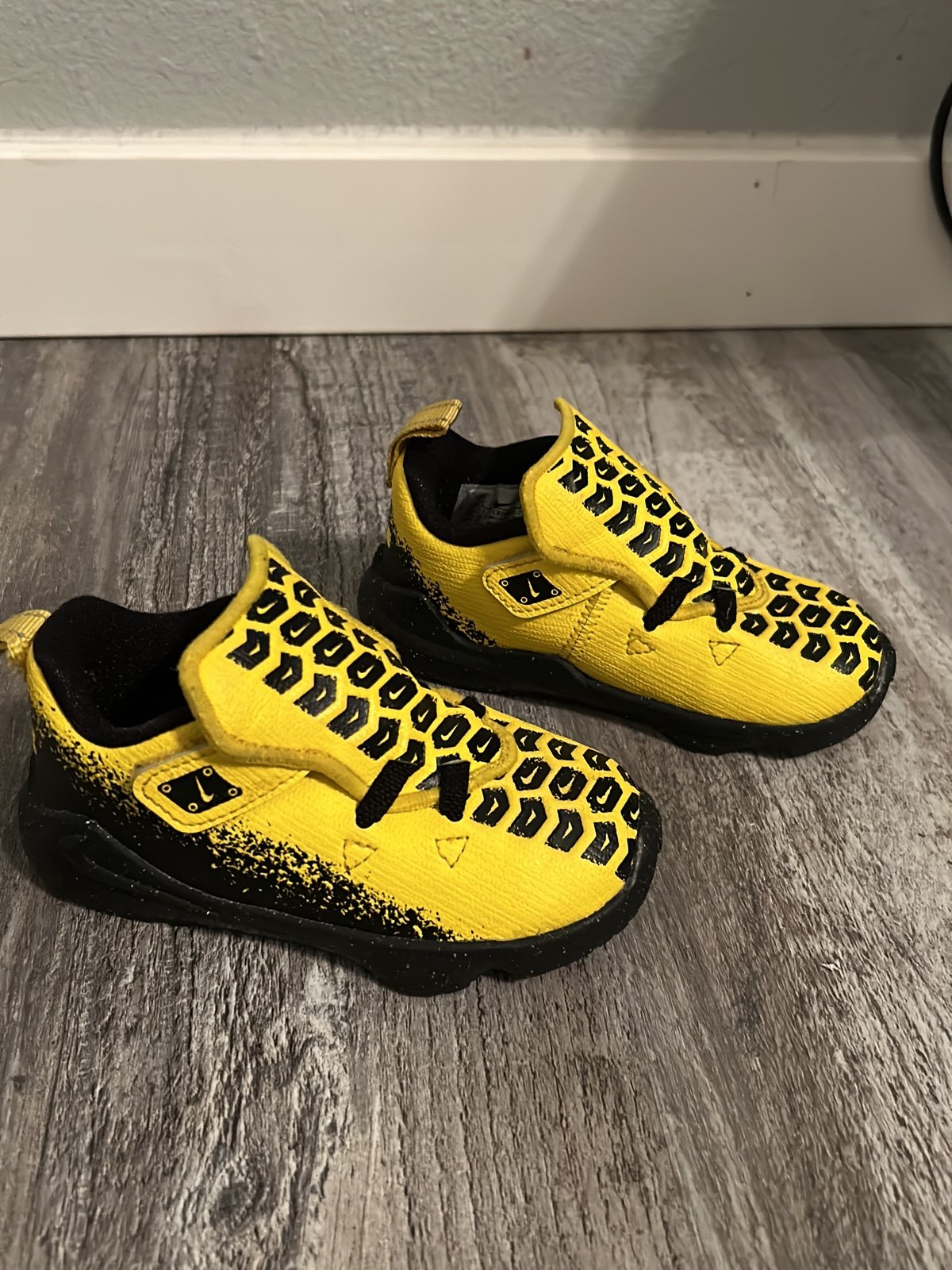 Nike LeBron 17 Auto TDV Chrome Yellow