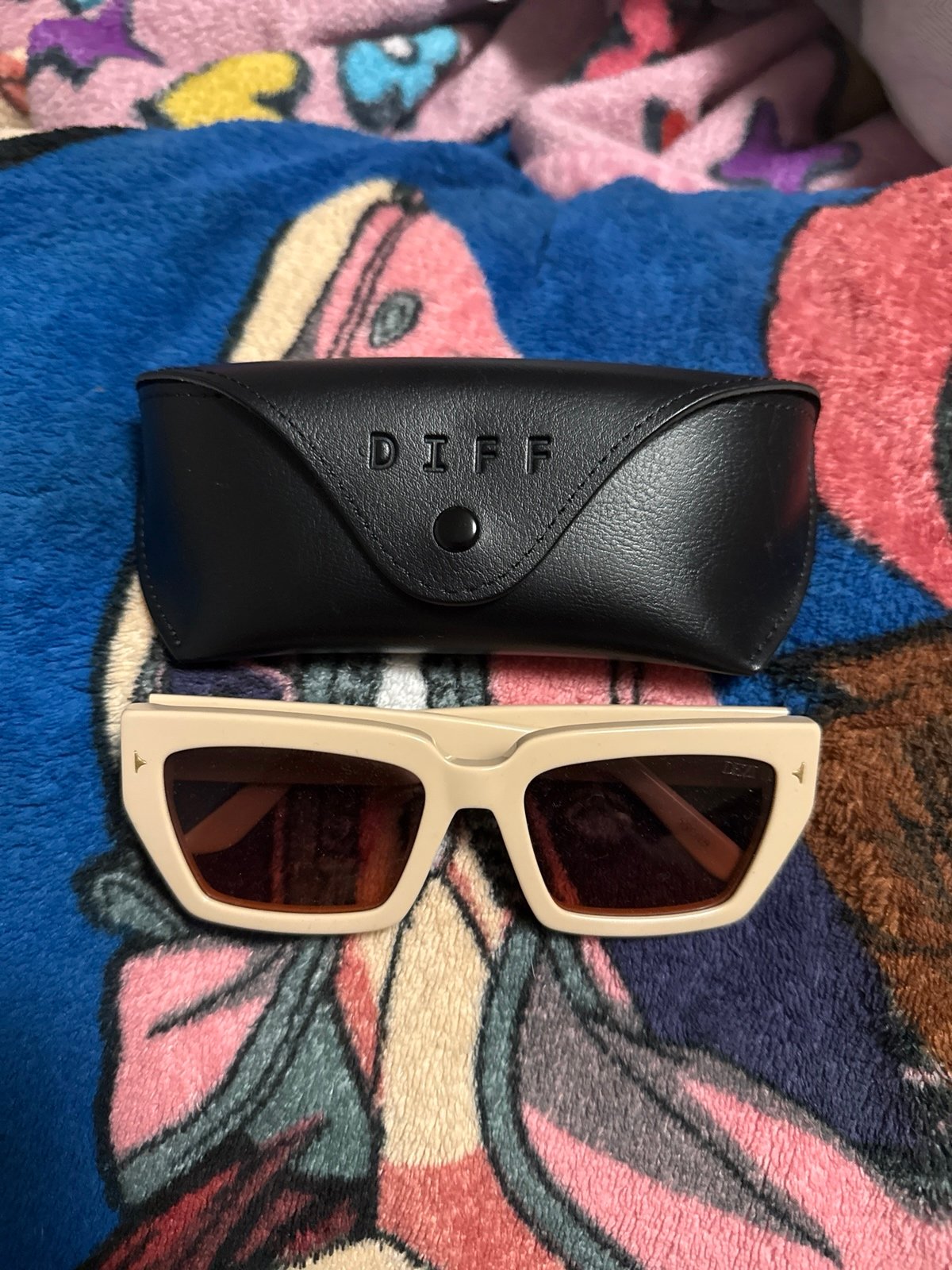 Dezi Sunglasses in Switch - blushed bone