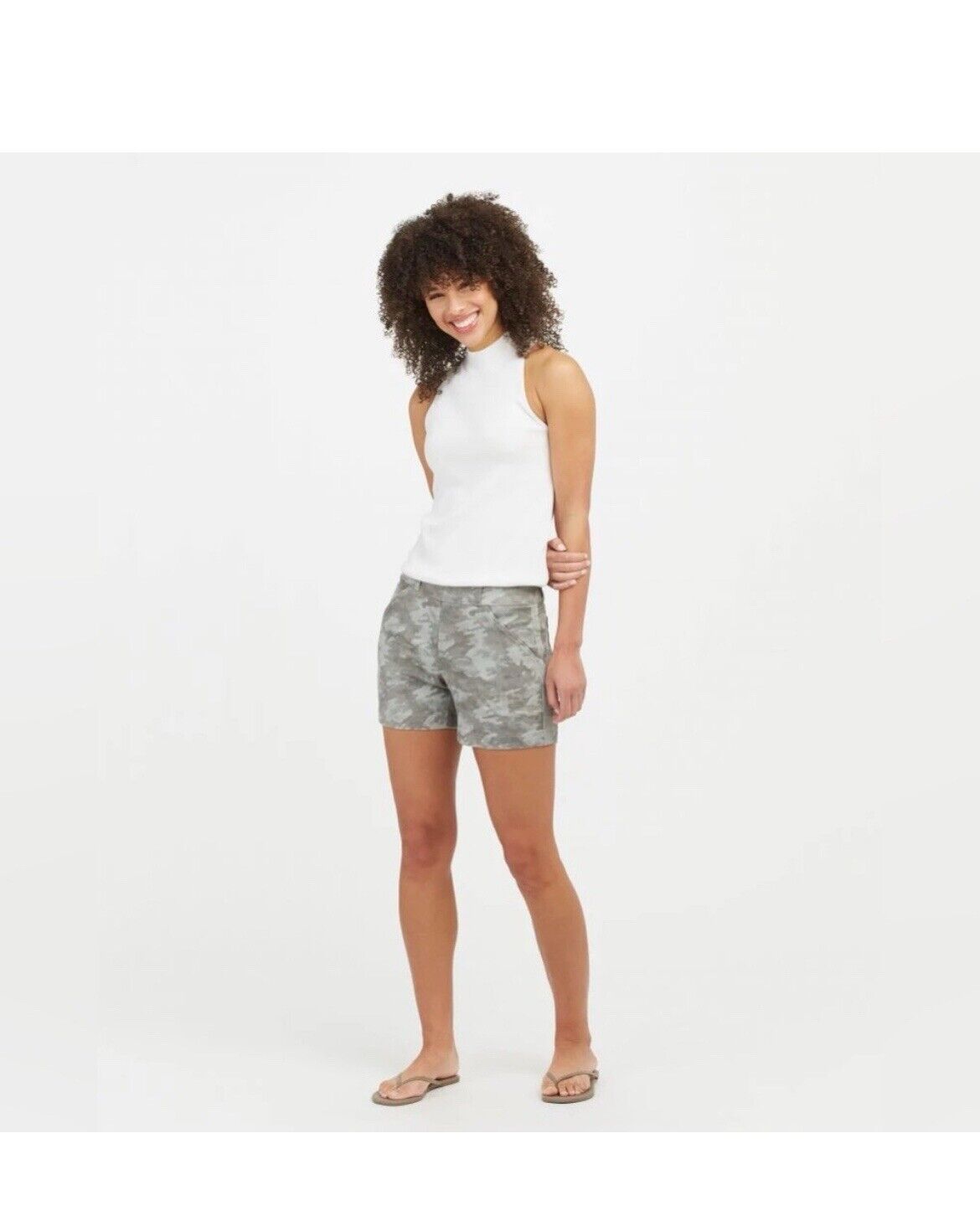 SPANX Stretch Twill Green Camo Shorts Women’s Size Small