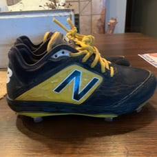 New Balance mens baseball cleats