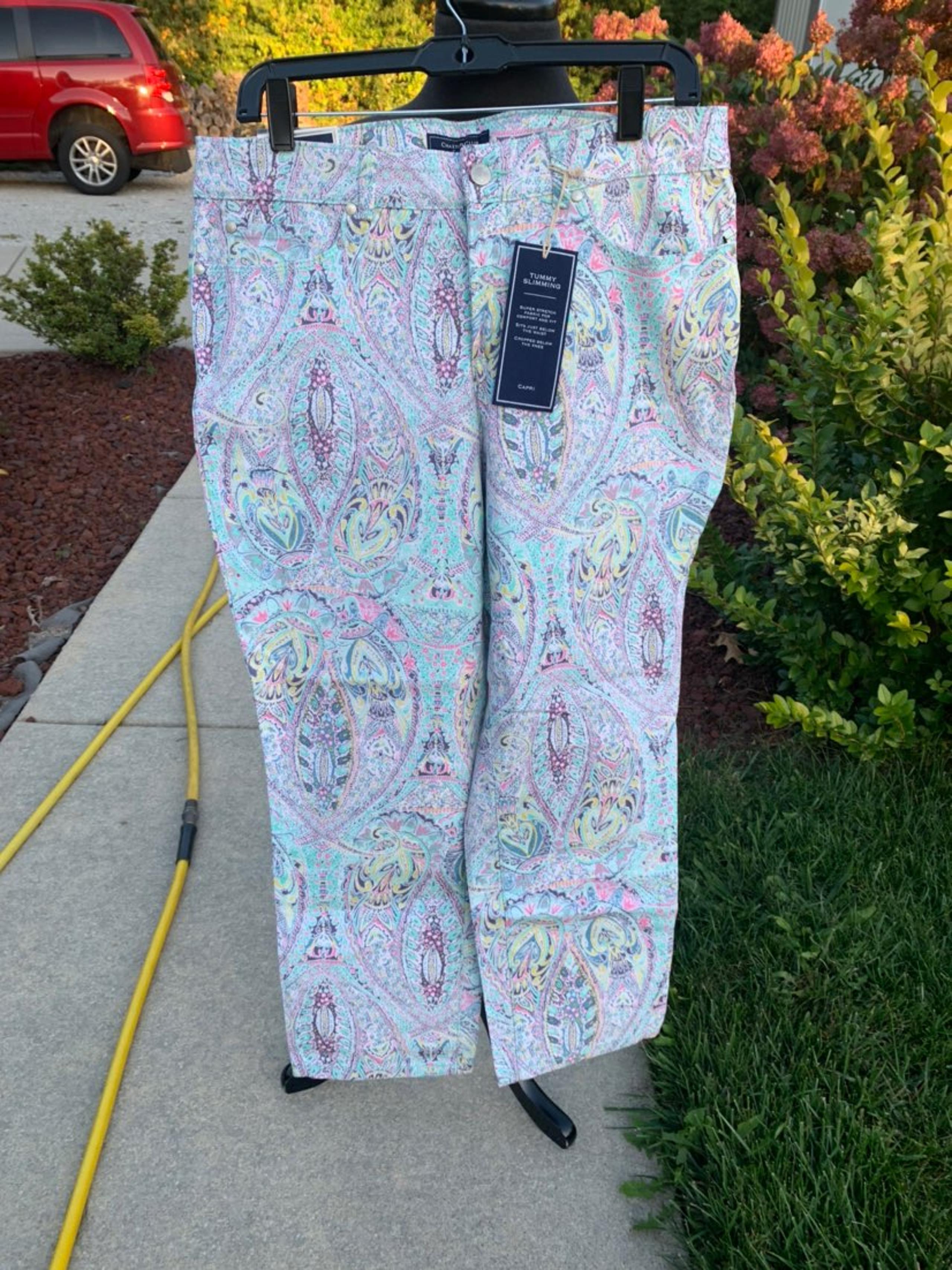 New Charter Club paisley capri pants siz