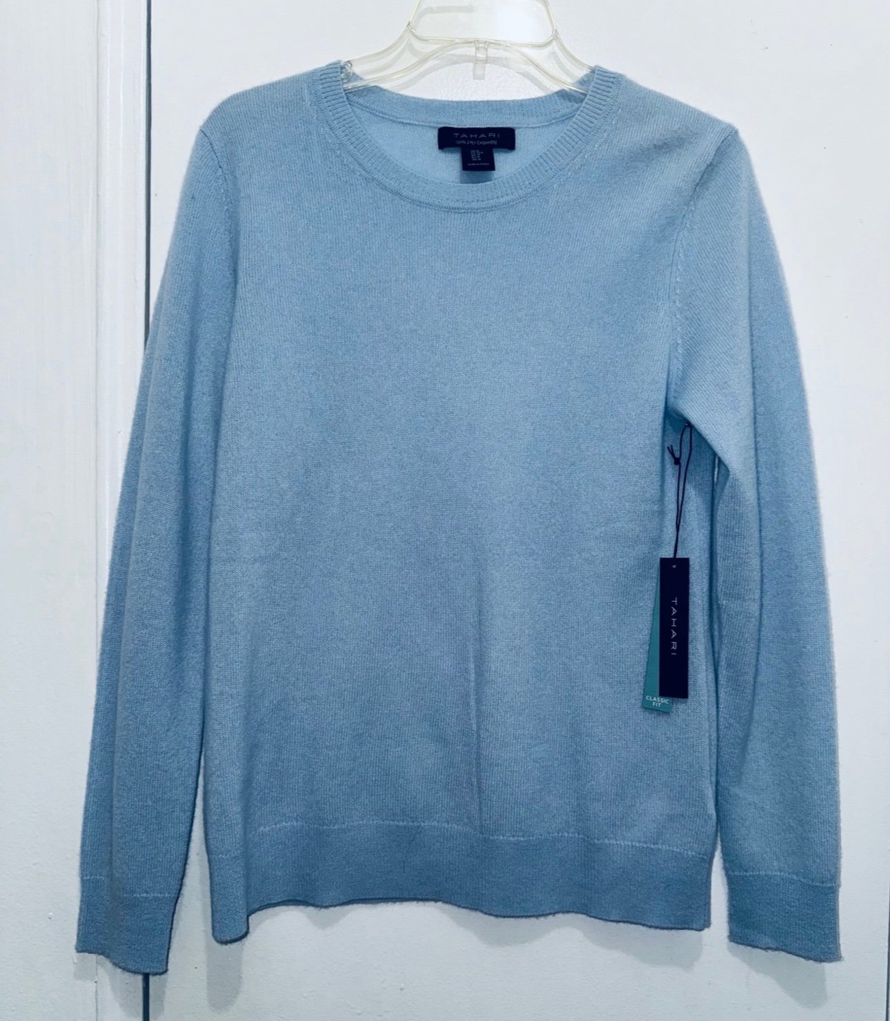 Tahari women's 100% Cashmere sweater size M light blue