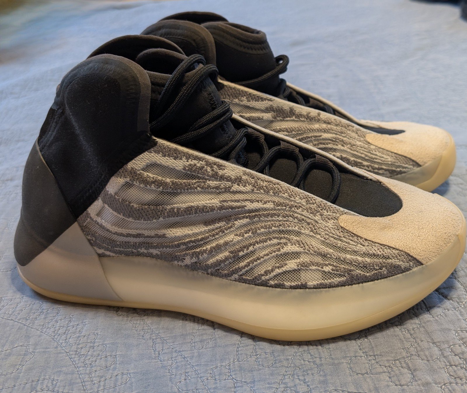 Adidas Yeezy Quantum Quantum Lifestyle Men's Size 9.5. Excellent condition!