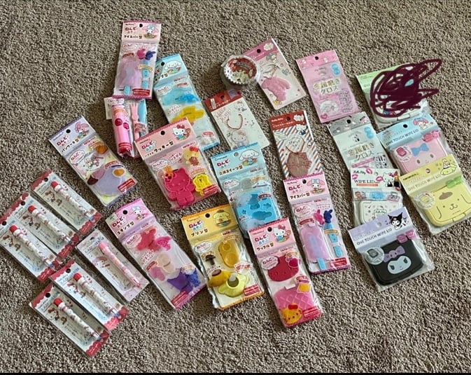 26 assorted Sanrio items bundle—no split