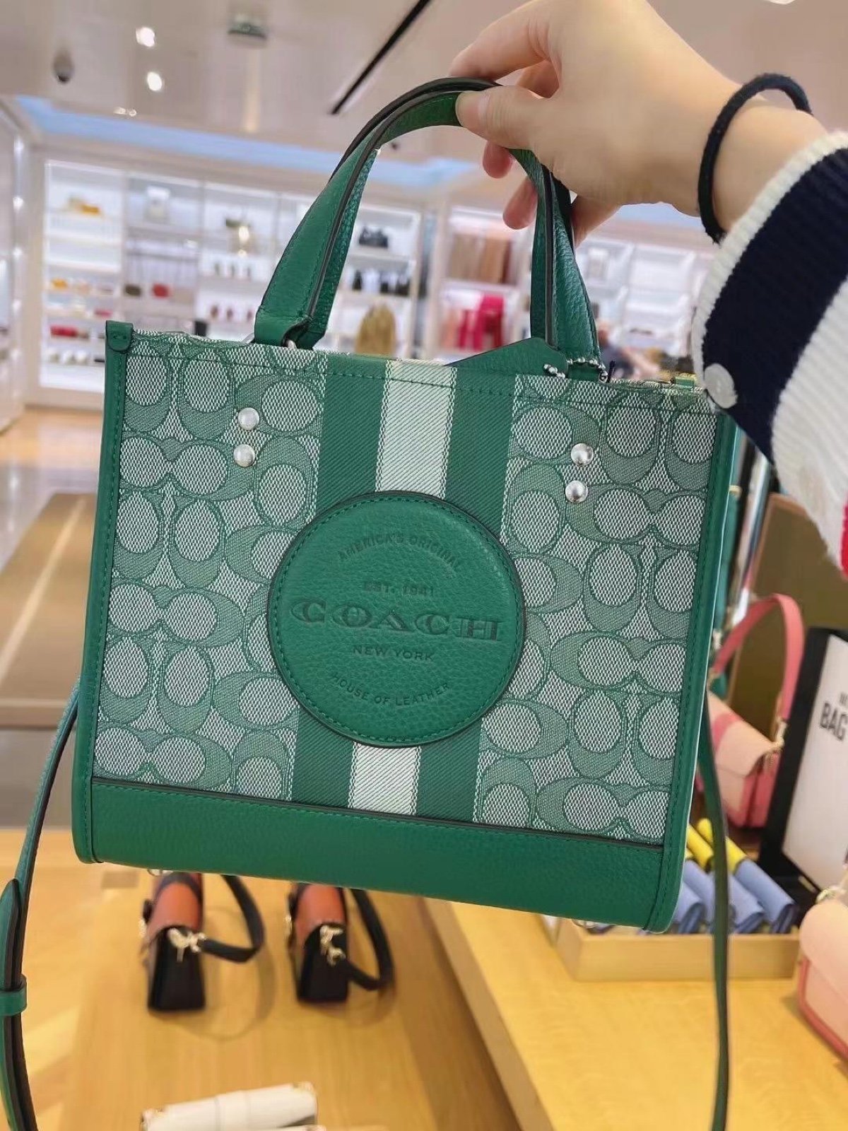 Coach Dempsey tote 22 in green