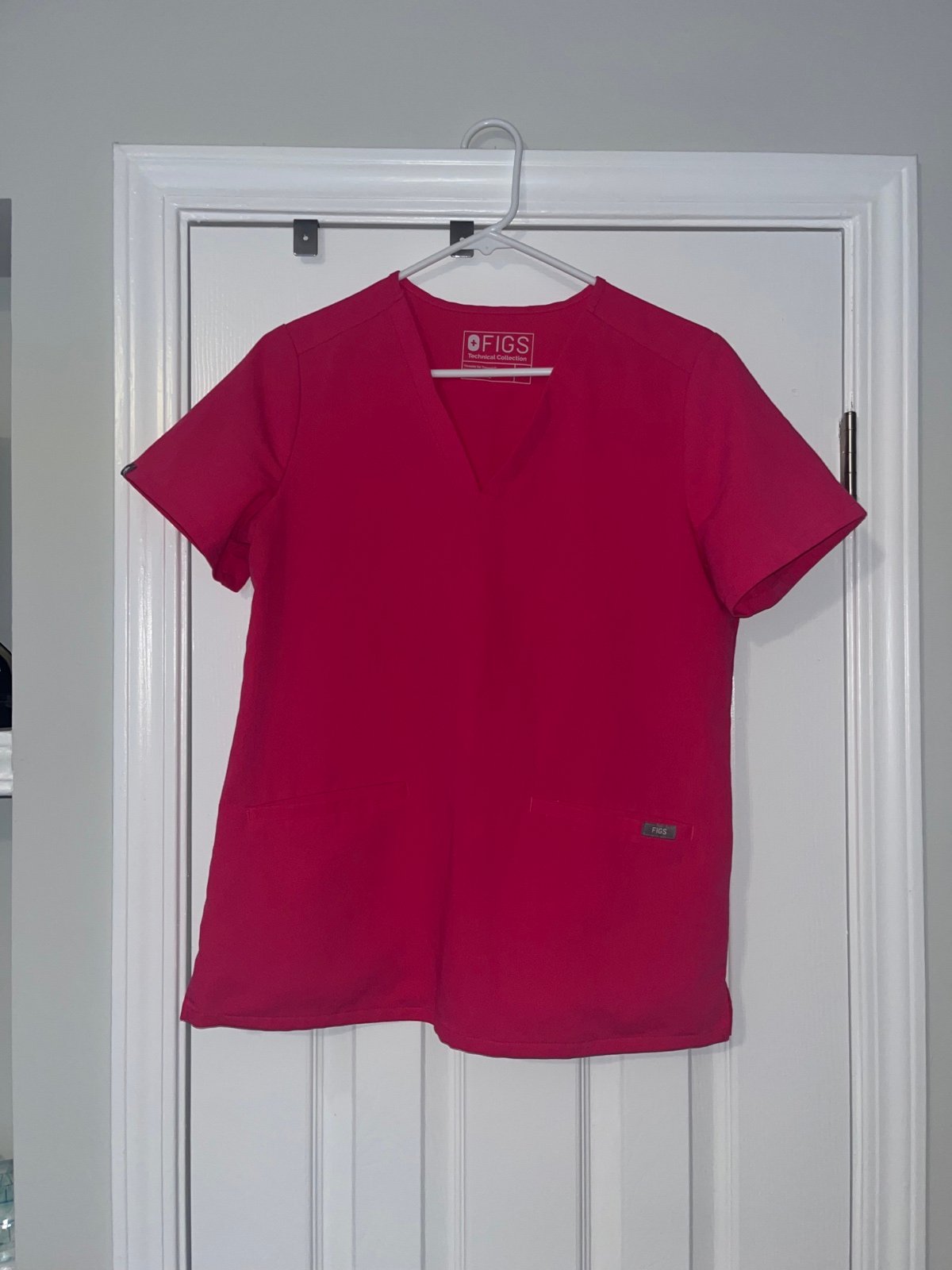 Figs- HOT PINK, Scrub Top, Small