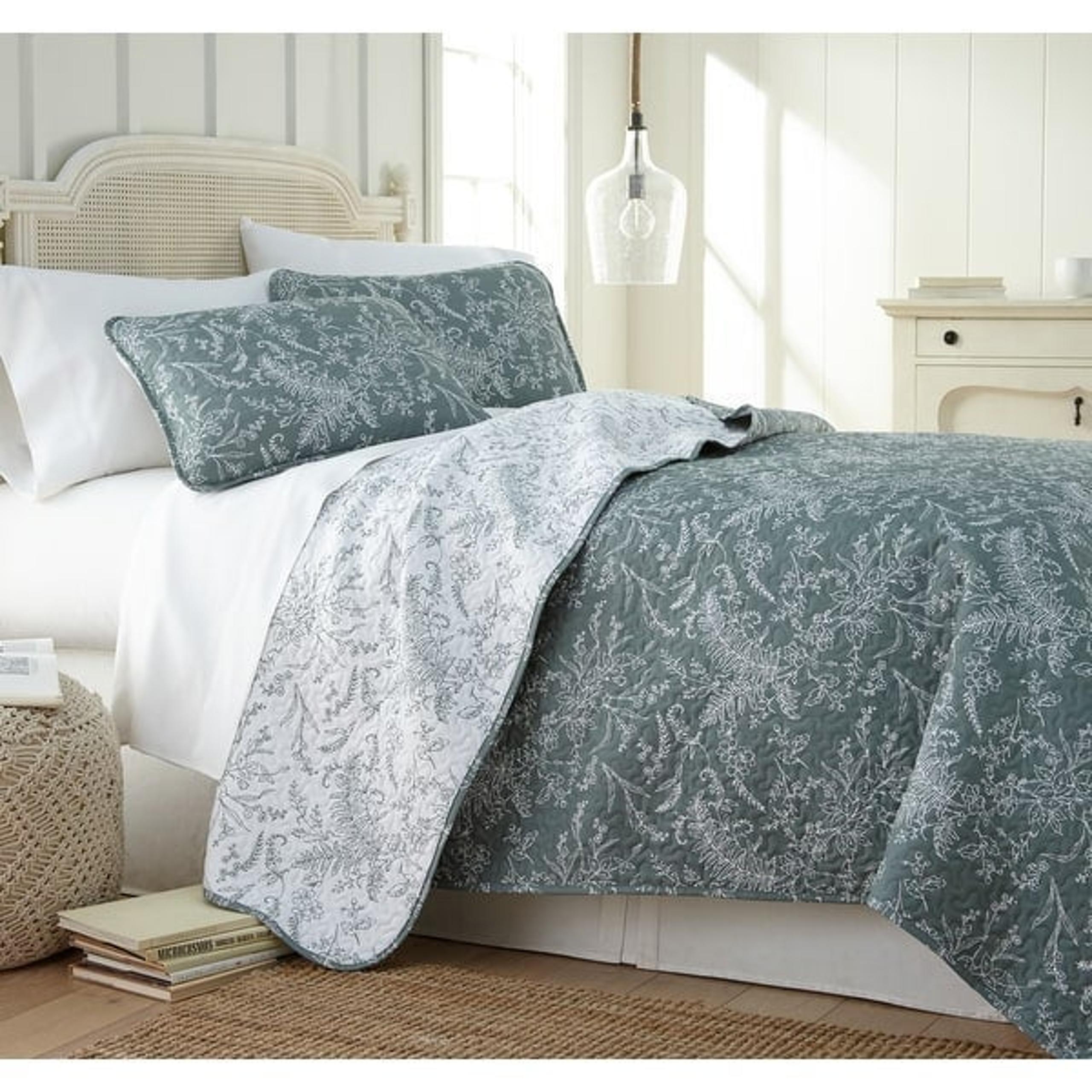 Southshore Fine Linens Lightweight Reversible Floral Quilt and Sham Set, Full/Qu