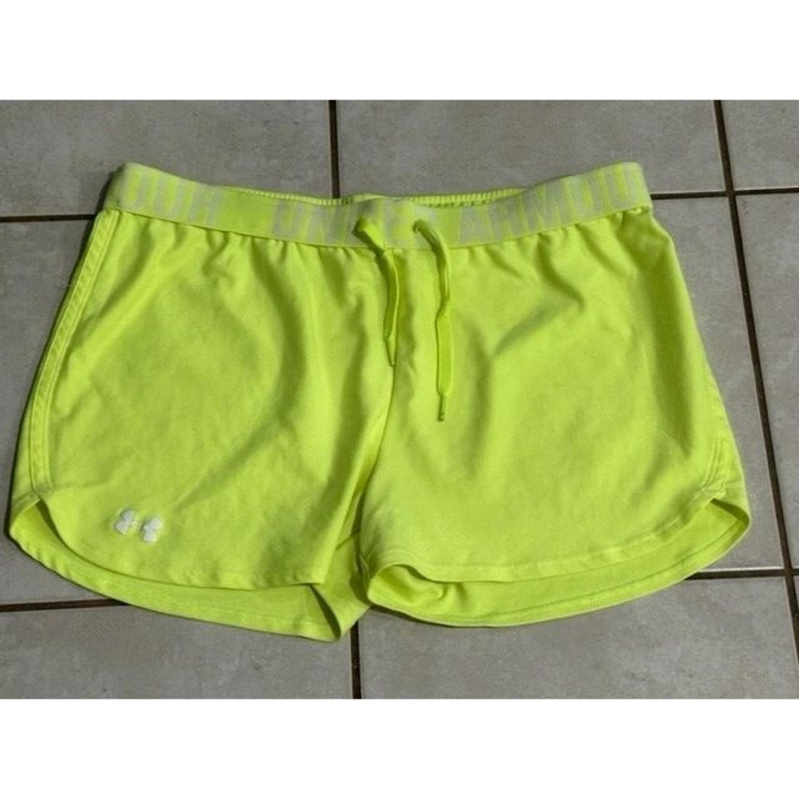 Under Armour Womens Pull On Semi Fitted Neon Yellow Shorts Large Heat Gear L