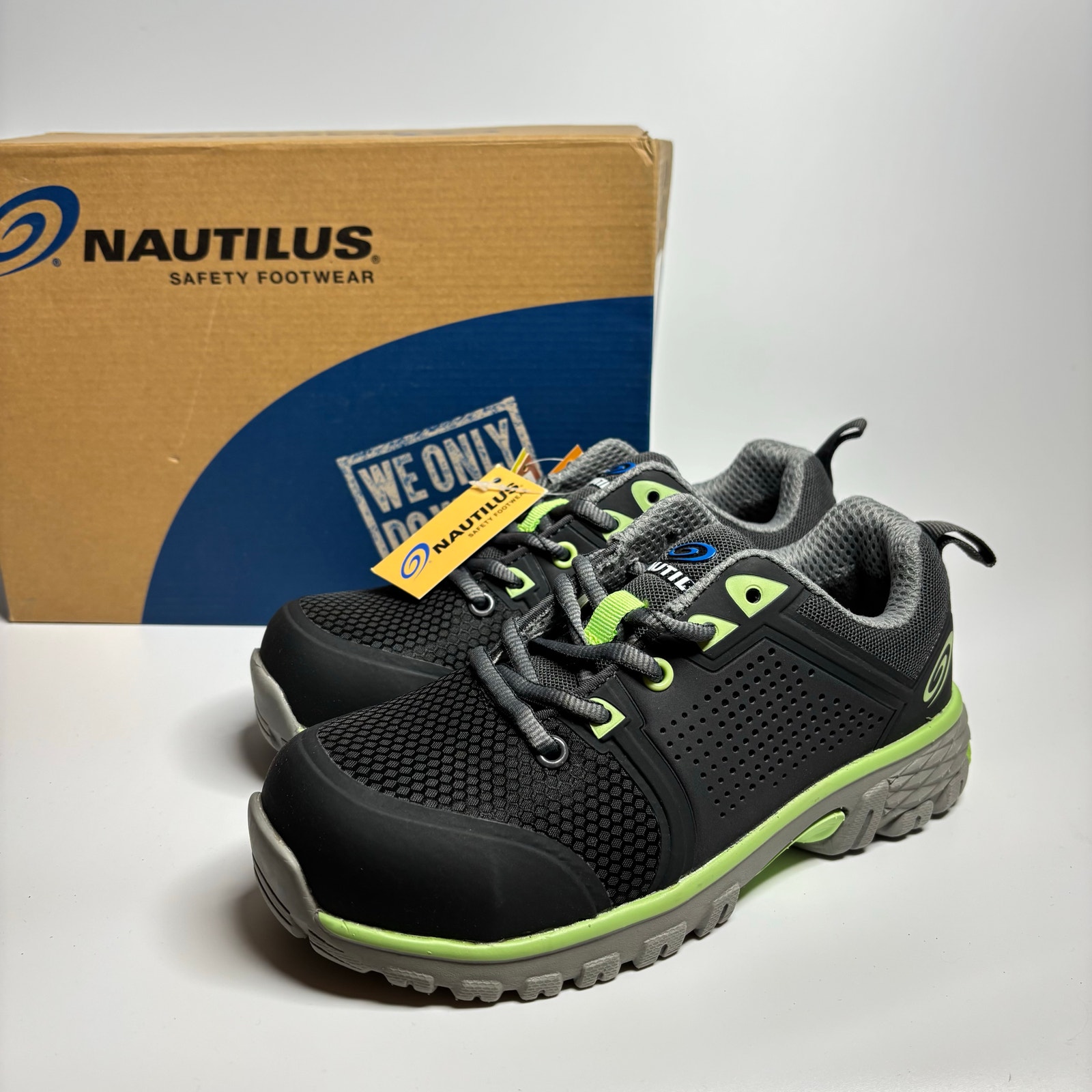 Nautilus Zephyr Alloy Safety Toe Slip-Resisting Athletic Work Sneaker in Grey