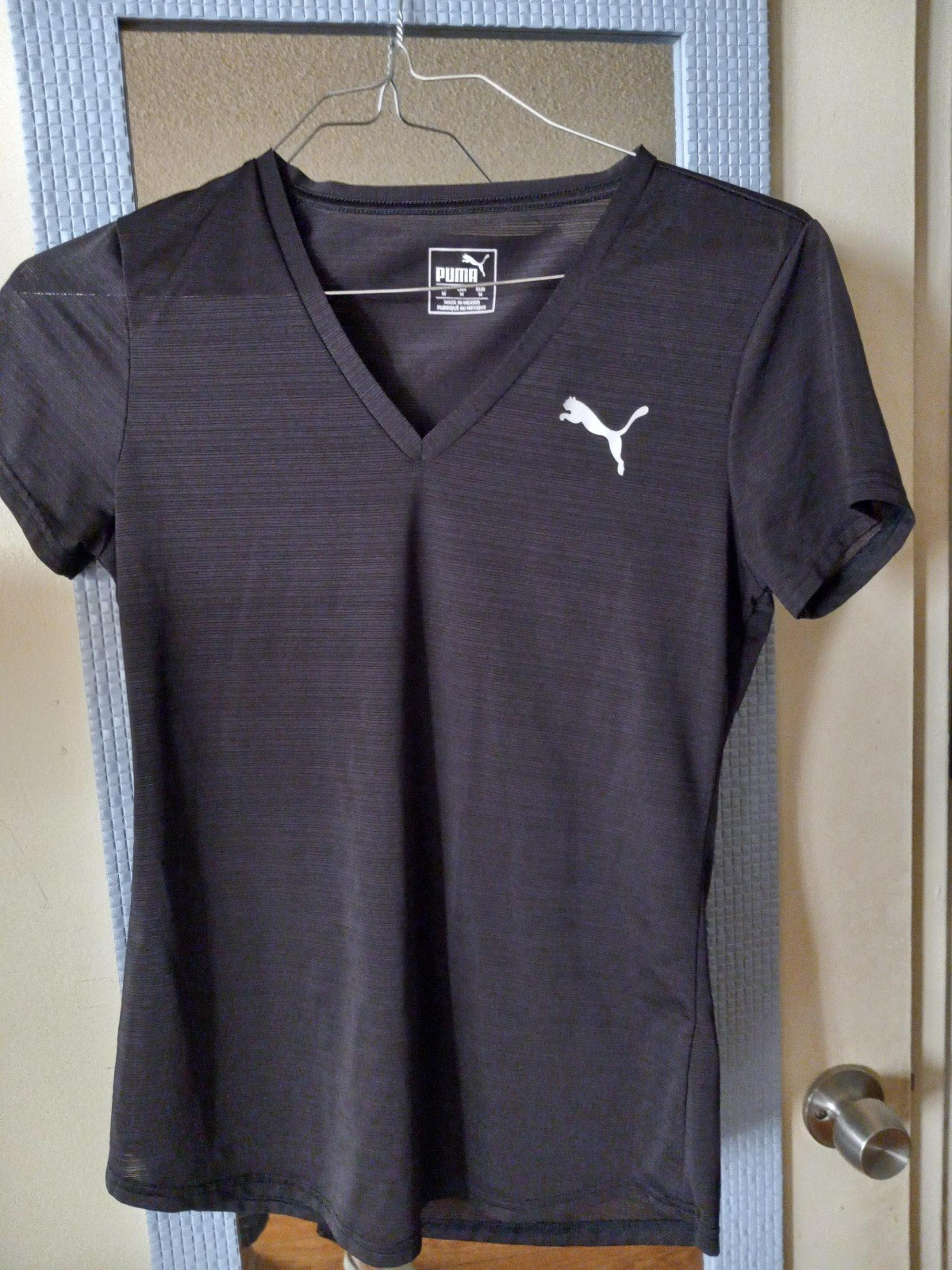 Women puma tee