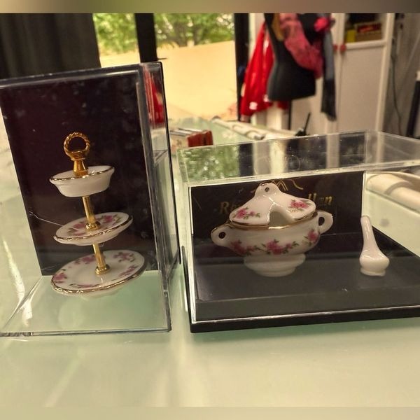 Reutter China Miniature Dollhouse Accessories in Original Boxes set of 2
