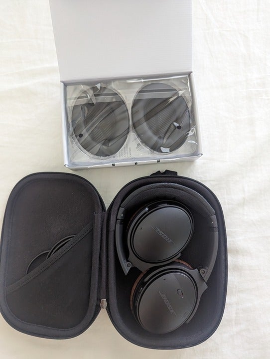 BOSE QC 35 II Headphones Plus New Pads