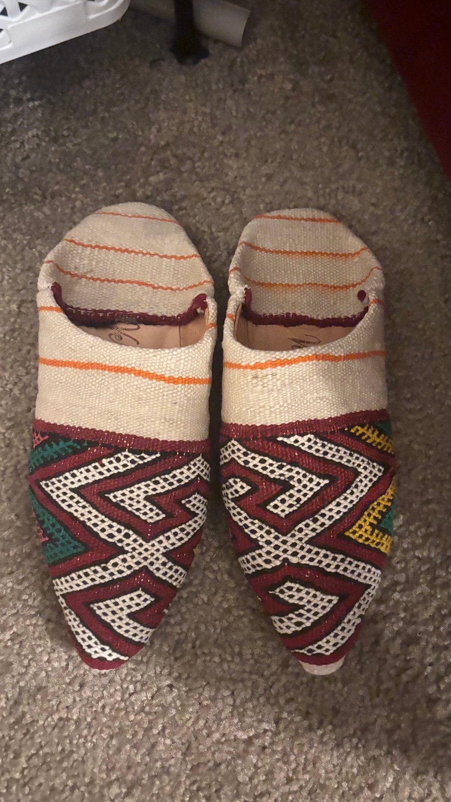 Verse culture slippers