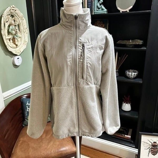 The North Face Light Gray Jacket Size M
